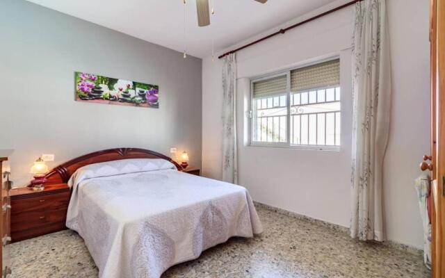 Chalet acogedor con piscina muy cerca de Granada