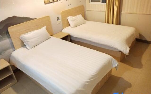 Qingzhu Yuexiang Hotel (Shanghai East Huancheng Road Metro Station)