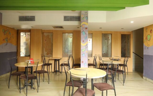 OYO 15542 Hotel Shivala