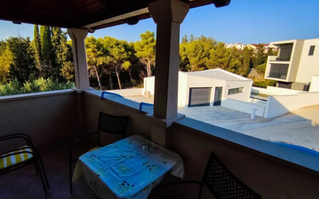 Leana - Great Location and Close to Beach - A1