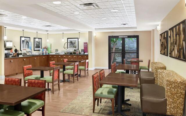 Hampton Inn Columbus-North