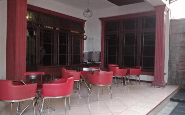 OYO 2777 Sleepover Sei Serayu