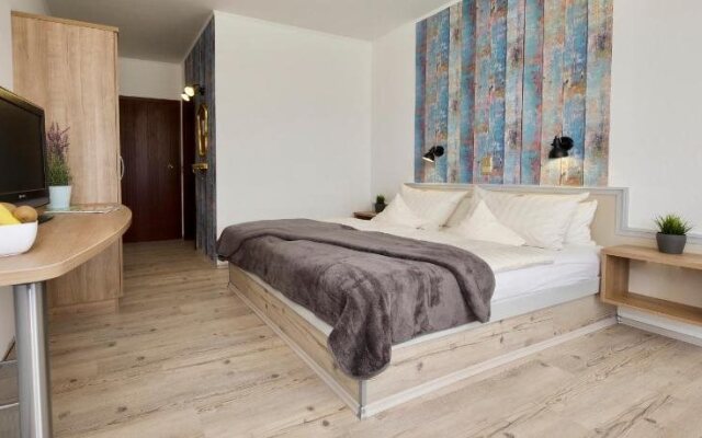 Hotel Avenida by zwei&vierzig