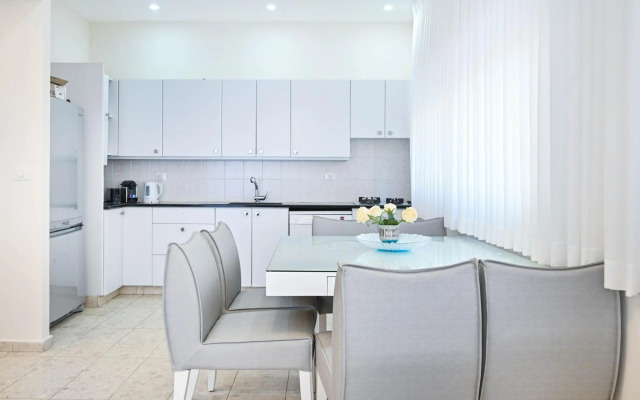 Homey 2BR in Frug 32 by HolyGuest