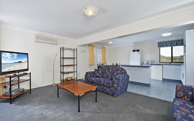 The Breakers, 16B Government Road