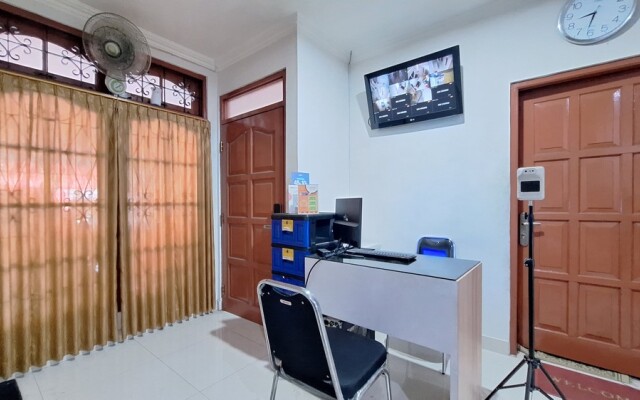 Urbanview Le Reno Inn Wirobrajan by RedDoorz