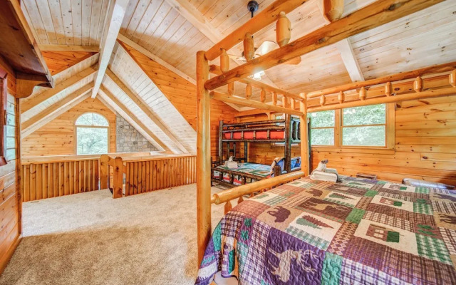 Bear Track Falls Retreat Mtn. Getaway!