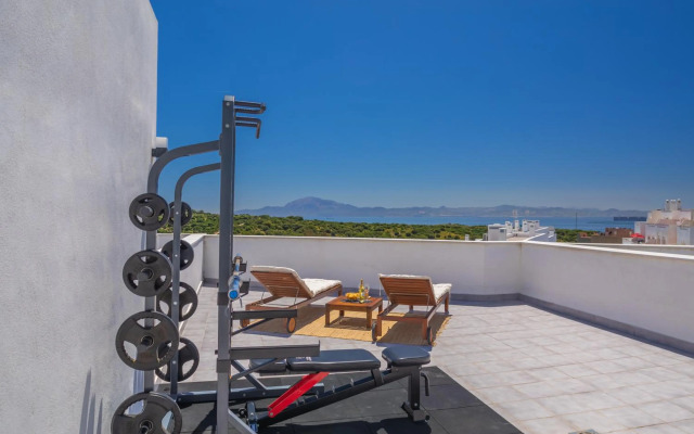 Views, Terrace & Pool - Fibre WIFI - SimplyTarifa