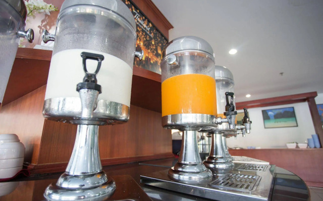 R-Con Wong Amat Suite