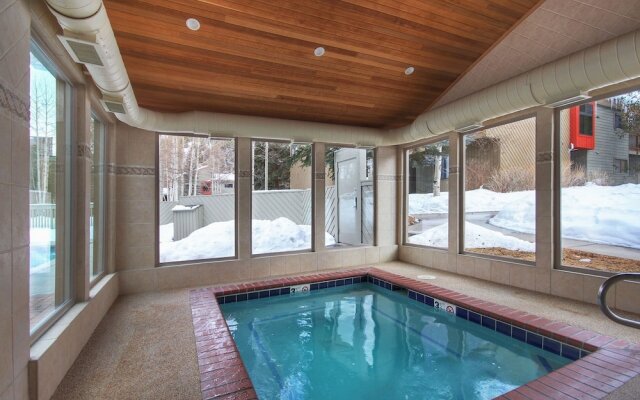 1125 Flying Dutchman 1 Bedroom Condo by RedAwning