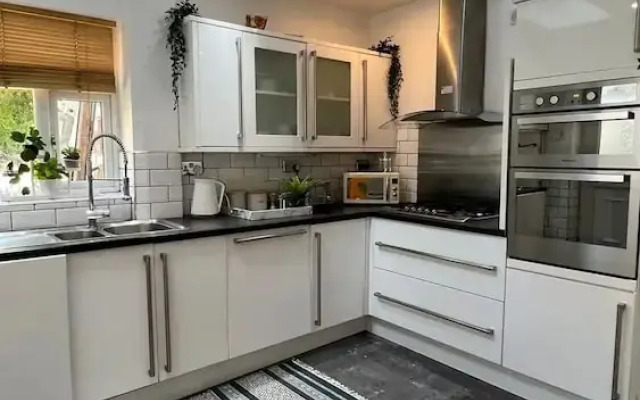 Beautiful 4 Bed House in Sheffield