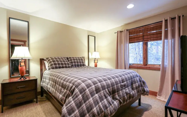 Stonegate #5 5 Bedroom Home by RedAwning