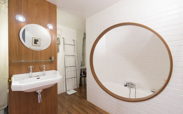 Place de la Republique Hideaway