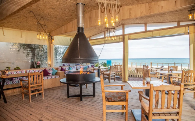 Kara Kedi Beach Bungalow