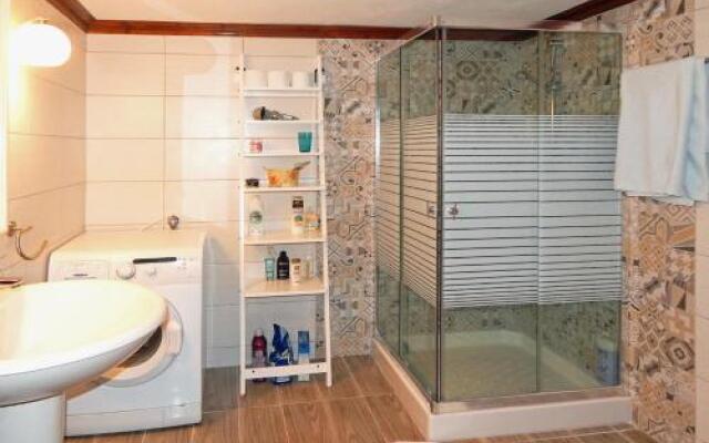 Squirrel Beach Front Villa, Metamorfosi