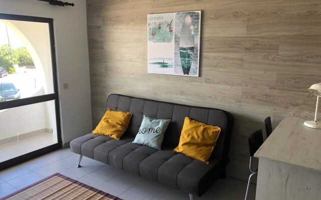 Cosy T1 at Vale Centianes Beach