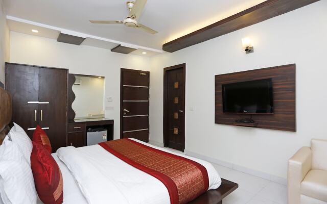 OYO 8902 Hotel Ronald Inn