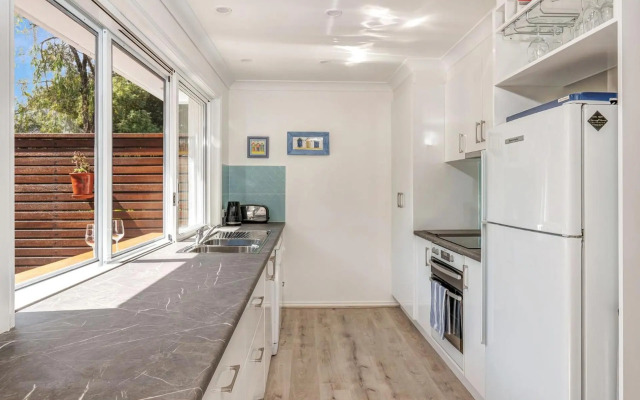 Black Wattle at Hyams Beach 4pm Check Out Sundays