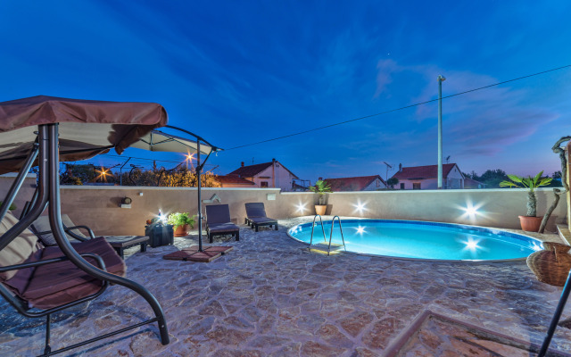 Pool Apartment Bakija