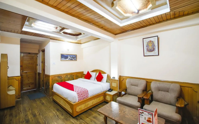 Oyo 18809 Mahamaya Palace