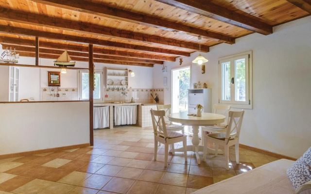 Stunning Home in Cunski With 1 Bedrooms