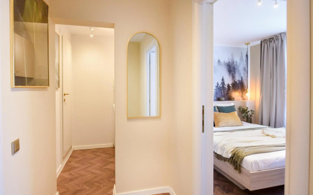 TROPICAL FEEL. 2BR Apt at Sala Palatului