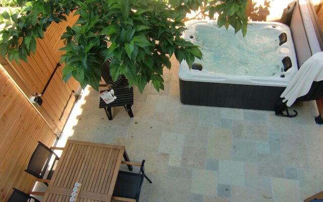 Casa Louise Suites and Spas