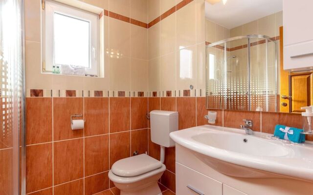 Comfortable Apartment in Crikvenica Croatia with Hot Tub