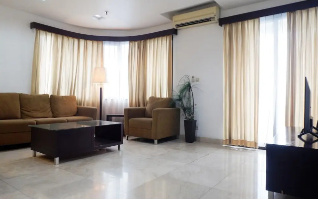 Strategic Location 2Br Park Royale Apartment