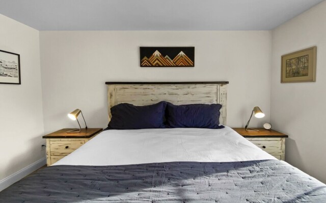 Swans Nest 1601 2 Bedroom Condo by RedAwning