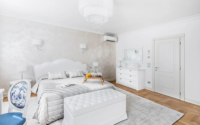 Luxury Lake Front Catullo A2 by Wonderful Italy