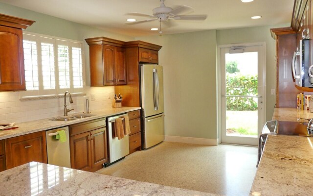 Bungalow-style Beachfront Condo With Pool