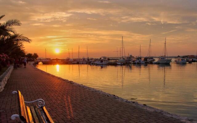 Ana- next to the sea - A4(2+3)