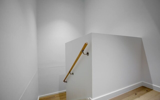 106*Modern Prestige*3-Storey New Establishment