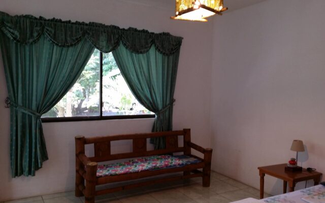Lapu Lapu Cottages and Restaurant