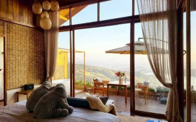 Le Doi Lakeview