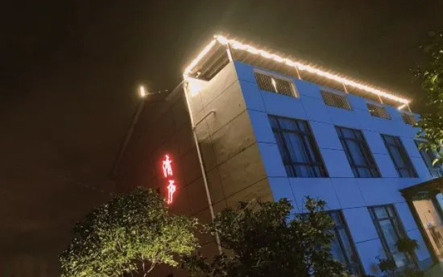 Qinglu Hostel