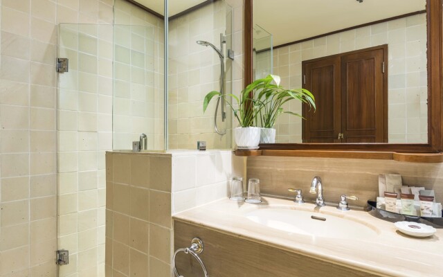 Chatrium Hotel Royal Lake Yangon