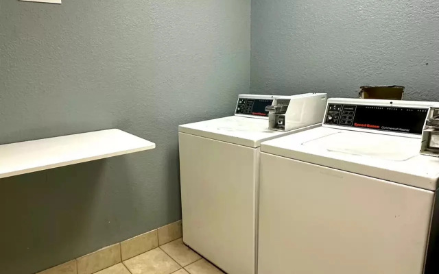 Townhouse Orlando West (ex.Red Roof Inn Orlando West - Ocoee)