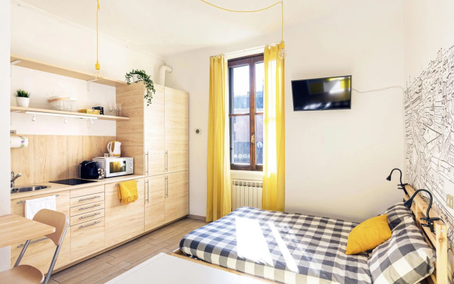 A Yellow Touch - Modern Studio in Isola Milano