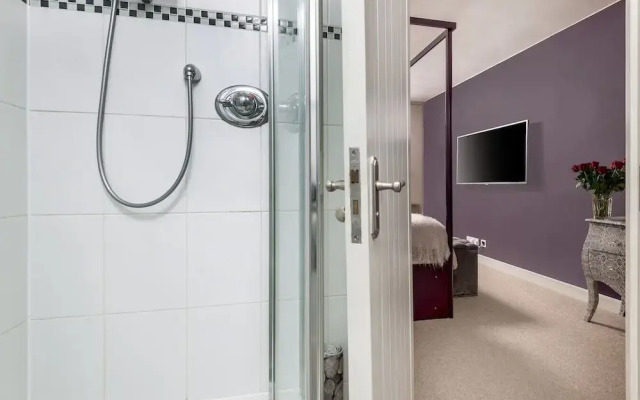 The Set - Room With En-suite