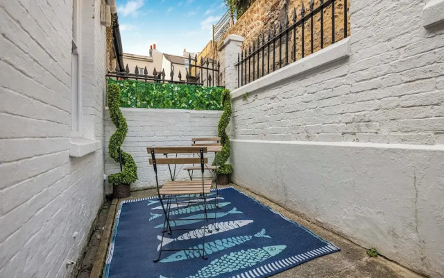 Brighton Courtyard boutique