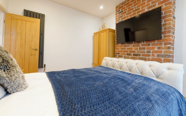 4-BR Liverpool House Free Parking