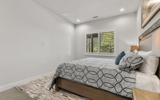 Cottonrose Flagstaff