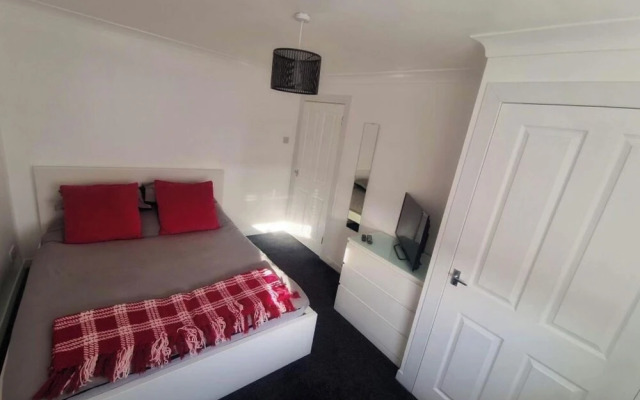 Cozy Shotts House With 2 Bedrooms
