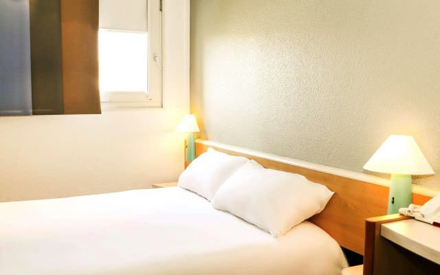 ibis Orange Centre Echangeur A7 A9