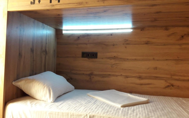 Full House Hotel & Capsule Hostel, Rivne