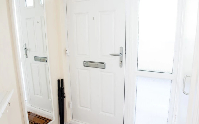 2BD Apartment, 500m From Windsor Castle, Parking