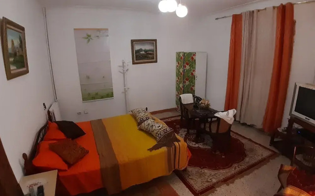 Goldenroom Elbiar