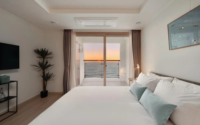 Urbanstay Sokcho Deungdae Beach